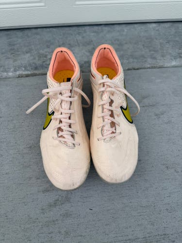 Pink Unisex Size M 10.0 (W 11.0) Nike Tiempo Legend 9 Elite Cleats (Used)