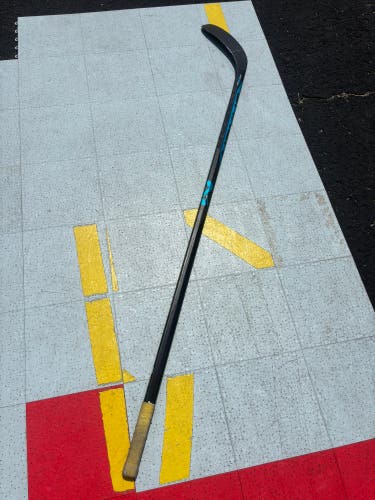 Senior Bauer Nexus E5 Pro Right Handed Hockey Stick P88 77 Flex (Used)