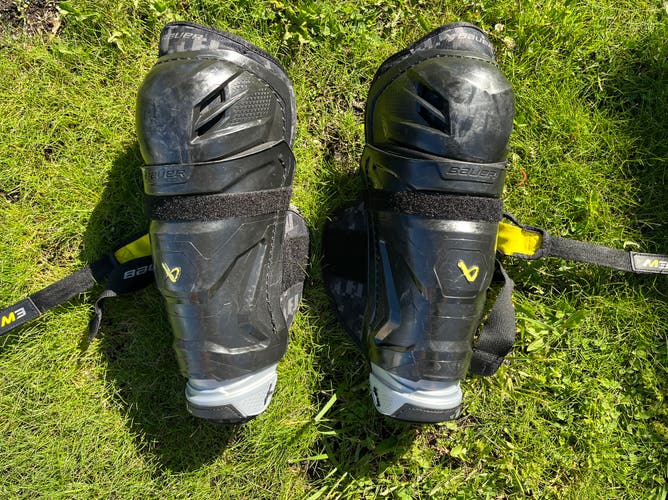 Intermediate Bauer Supreme M3 13" Shin Pads (Used)