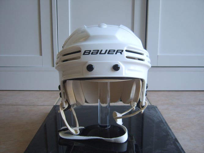 Free Shipping Excellent Condition Bauer BHH4500 Senior Hockey Helmet sz Small White