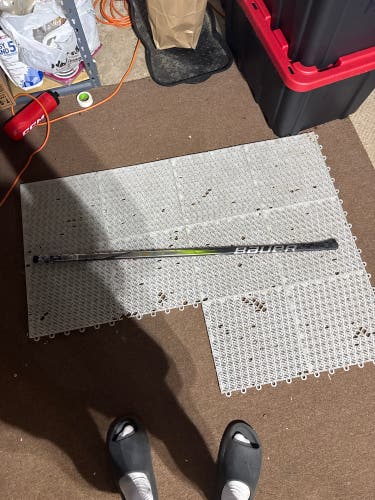 Broken Youth Bauer Vapor Hyperlite 2 Right Handed Hockey Stick P92 20 flex (Used)