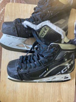Black/Gray 2022 CCM Classic SE Hockey Skates Regular Width 8 (Used)