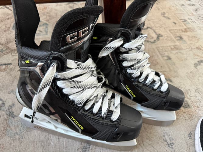 2024 CCM Tacks XF 90 Hockey Skates 9 (Used)