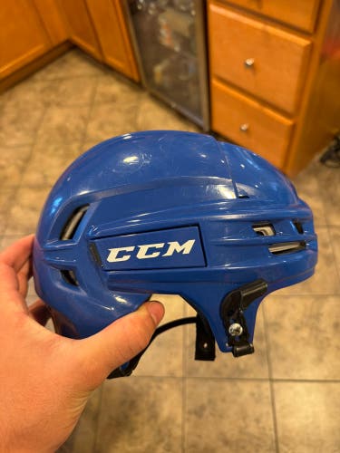 Medium CCM Tacks 910 Helmet (Used)