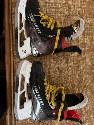 2023 Bauer Vapor X5 Pro Hockey Skates Regular Width 7 (Used)