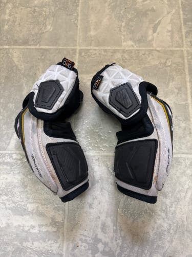 Junior Medium CCM Ultra Tacks Elbow Pads (Used)