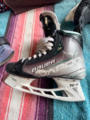 Bauer Vapor Hyperlite X Hockey Skates 7 (Used)