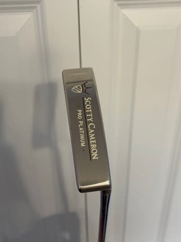 Scotty Cameron Pro platinum laguna Blade Right Handed Putter 34" (Used)