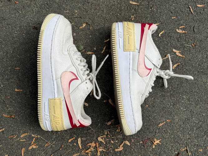Women's Size M 6.5 (W 7.5) Adult Nike Air Force 1 Shoes (Used)