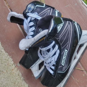 Black Bauer Supreme S170 Hockey Skates Size 5.5 (Used)