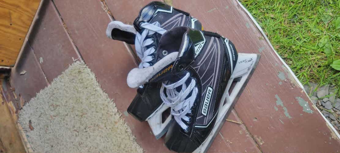 Black Bauer Supreme S170 Hockey Skates Size 5.5 (Used)