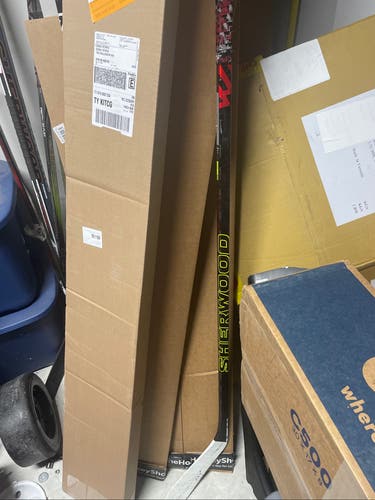 Junior Sher-Wood Rekker Right Handed Hockey Stick PP90MX 35 Flex (Used)