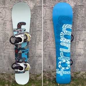 140cm Forum Amor Snowboard (in Like New condition)