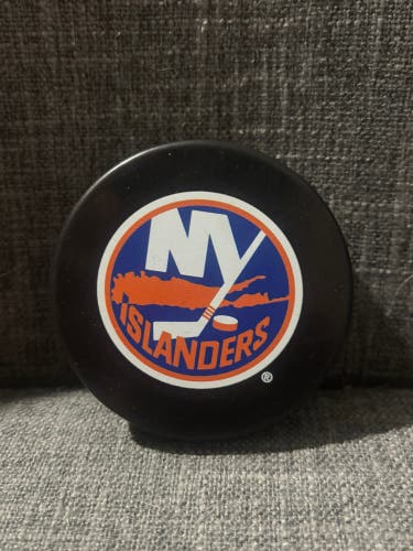 New York Islanders NHL Souvenir Hockey Puck