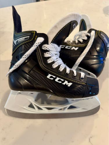 2020 CCM Super Tacks 9350 Hockey Skates Regular Width Size 2 (New)