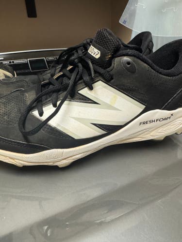 Men's Size M 9.0 (W 10.0) Adult New Balance 3000v7 Molded Cleats (Used)