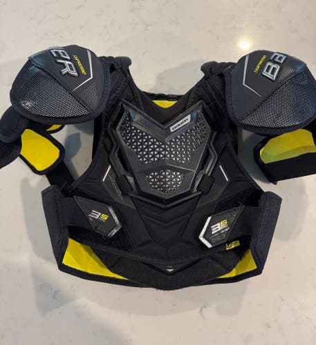 Small Junior Bauer Supreme 3S Pro Shoulder Pads (Used)