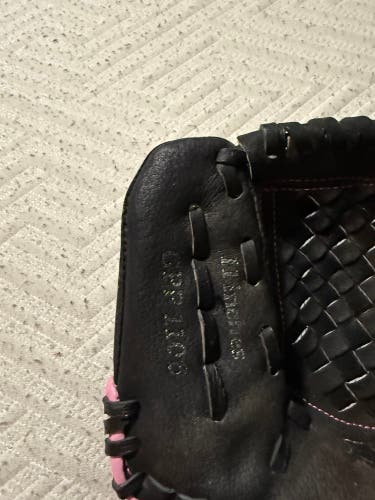 Mizuno Finch RH Softball Glove 11" (Used)