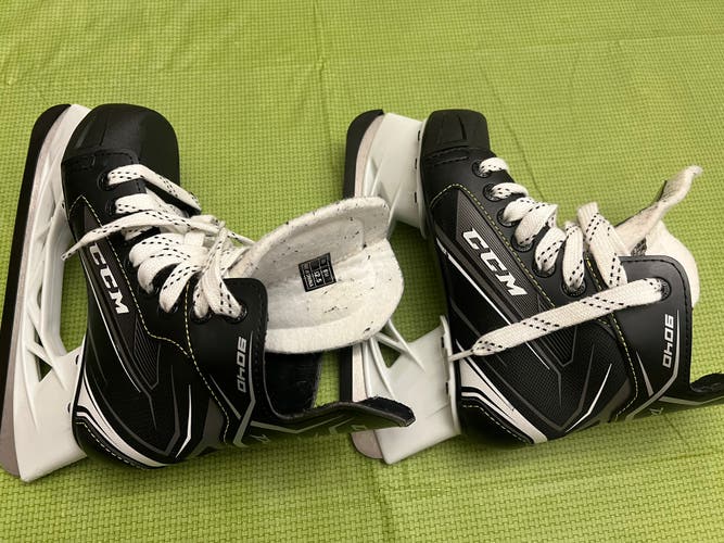 2018 CCM Tacks 9040 Hockey Skates Size 1 (New)