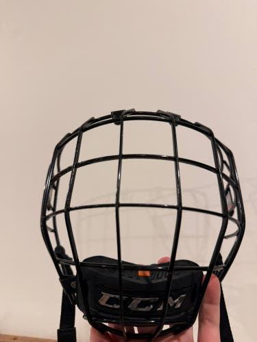 Medium CCM FM780 Full Cage (Used)