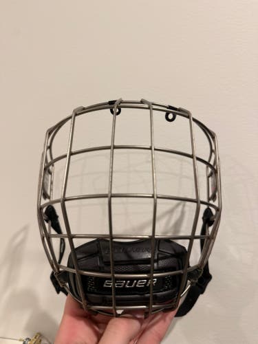Medium Bauer Profile III Facemask Full Cage (Used)
