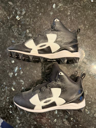 Unisex 1Y (Big Kids / Youth) Under Armour Mid Top Molded Cleats (Used)