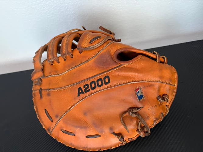 Wilson A2000 RH First Base Baseball Glove 12" (Used)