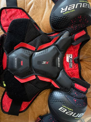 Men's Large Senior Bauer Vapor 3X Shoulder Pads (Used)