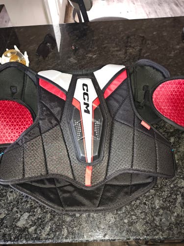 Small Senior CCM JetSpeed FT680 Shoulder Pads (Used)