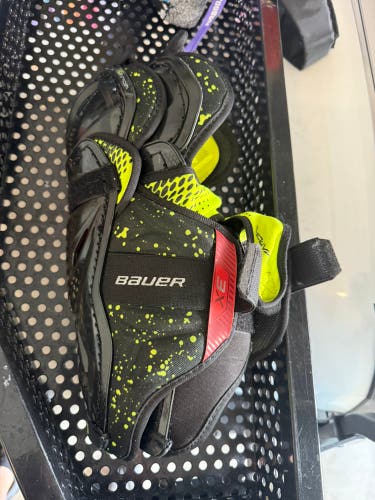 Youth Bauer Vapor 11" Shin Pads (Used)