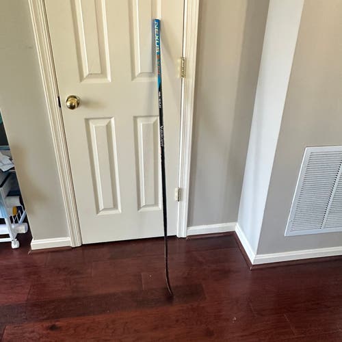 Junior Bauer Nexus Sync Right Handed Hockey Stick 30 Flex (Used)
