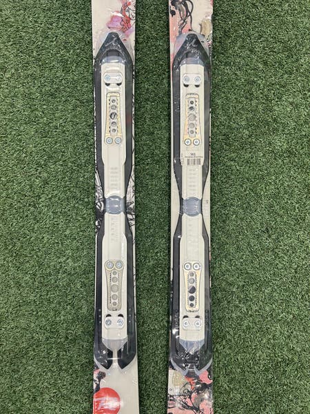 Women's Rossignol Attraxion 3 146cm Skis Without Bindings