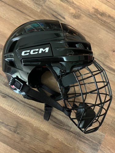 Medium CCM Tacks 720 Helmet (Used)