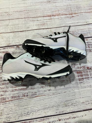 White Mizuno Vapor Elite 7 Metal Cleats I Size 6 (New)