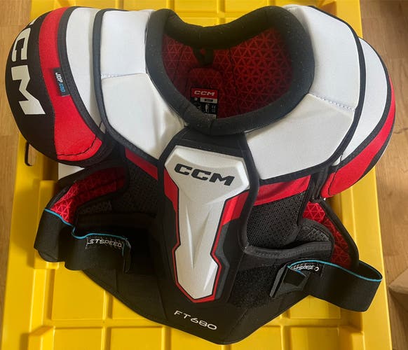 Men's Medium Senior CCM JetSpeed FT680 Shoulder Pads (Used)