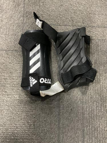 Used Adidas Soccer Shin Guards Junior Black MD 11614-S000237256