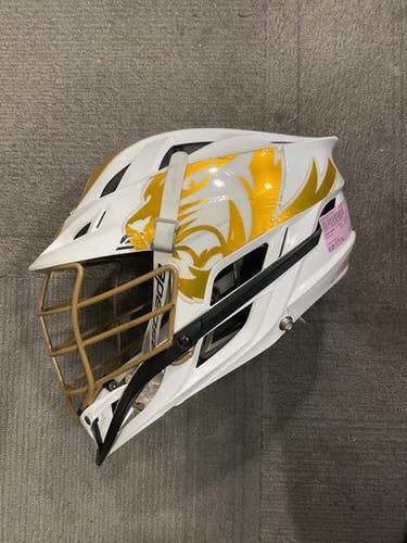 Used Cascade S ADULT HELMET Lacrosse Helmet White Fits all 11614-S000237230