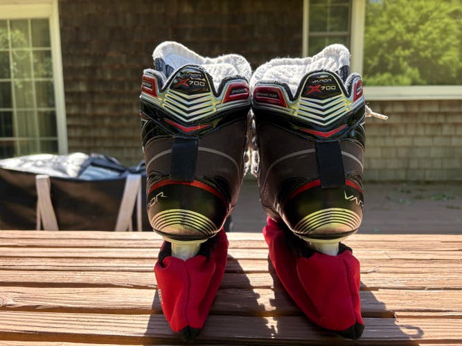 Bauer Vapor X700 Hockey Goalie Skates Regular Width 8.5 (Used)