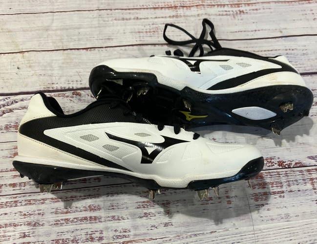 White Mizuno Heist IQ Metal Cleats I Size 11 (New)