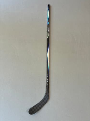 New 70 Flex P28 Senior Bauer Vapor Flylite Right Hand Hockey Stick