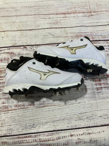 White Mizuno Swift 3 Metal Cleats.I Size 5 (New)