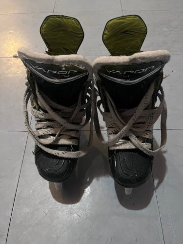 2023 Bauer Vapor X4 Hockey Skates Regular Width Size 2 (Used)