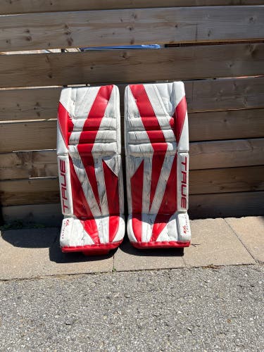 29" True Catalyst 7X3 Goalie Leg Pads (Used)