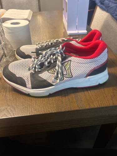 White Unisex Size M 10.5 (W 11.5) Adult Warrior Shoes (New)