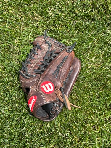 Wilson A1000 RH Outfield Baseball Glove 12.5" (Used)