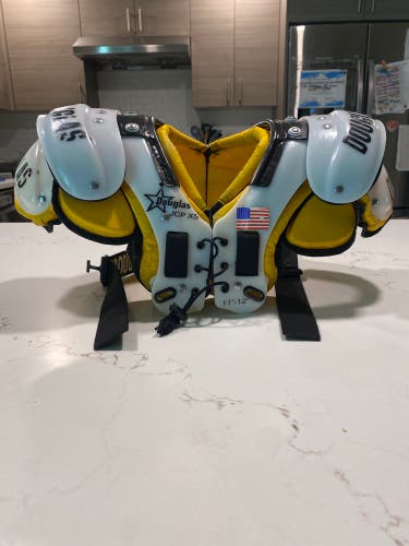 XS Youth Douglas Shoulder Pads (Used)