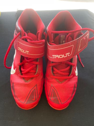 Red Kid's 5.5Y (Big Kids / Youth) Youth Nike Trout Low Top (Used)