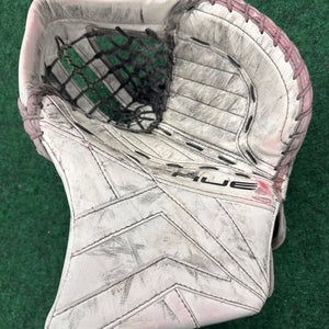 White Senior True Catalyst PX3 Goalie Glove Regular (Used)
