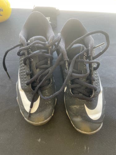 Black Kid's 1Y (Big Kids / Youth) Youth Nike FastFlex Low Top Molded Cleats (Used)