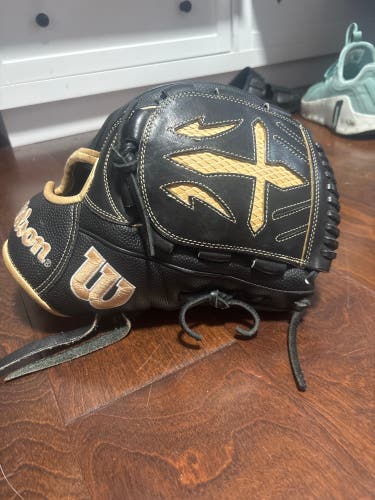 2024 Wilson A2000 RH Pitcher's Baseball Glove 12" (Used)